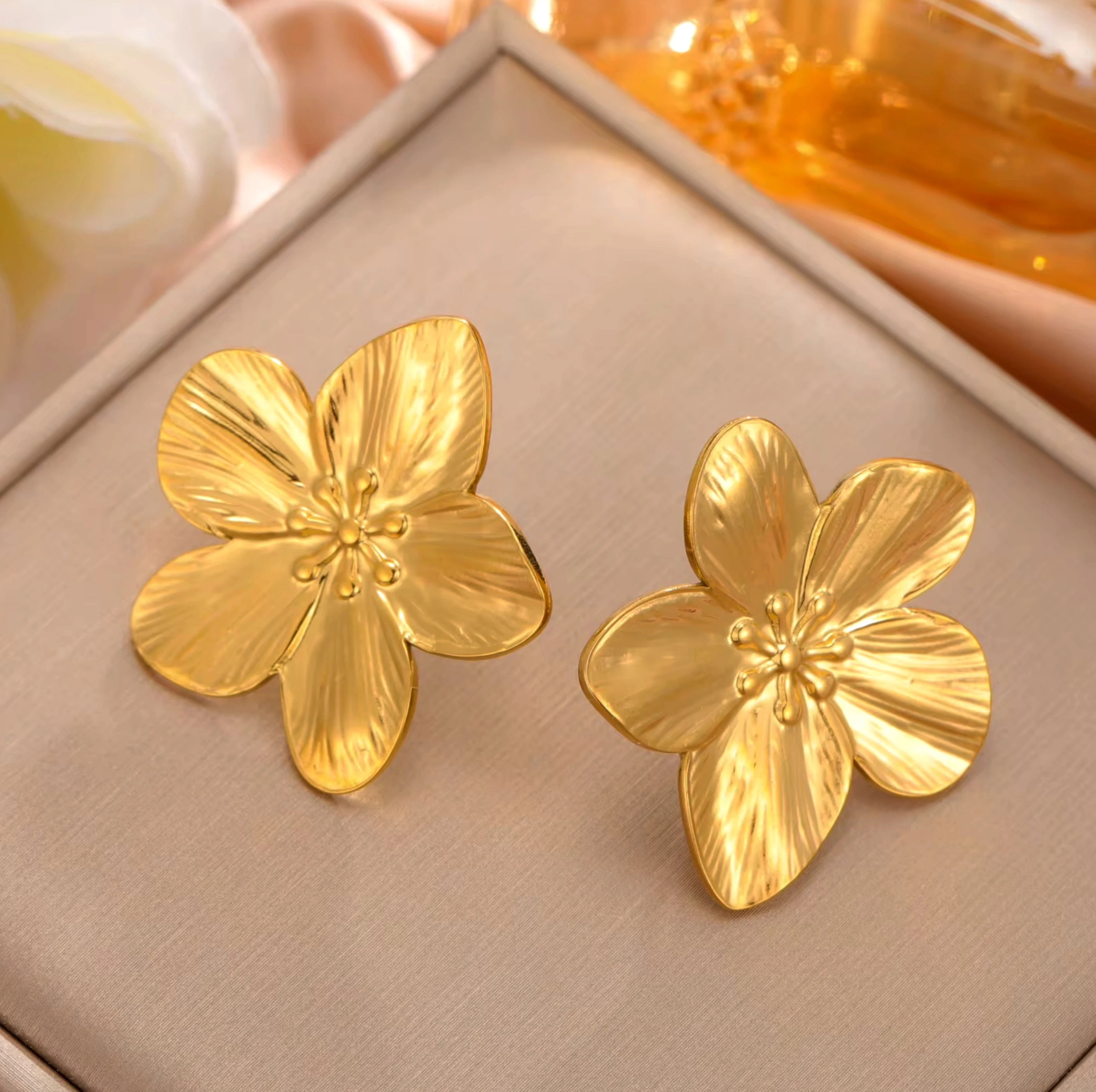 Boucles d'Oreilles Fleur Dorée – Élégance Florale Bohème Chic
